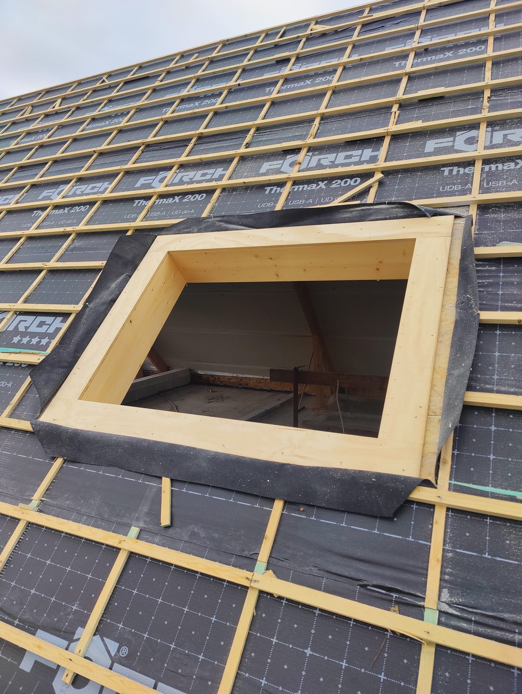 Woning M-J, Tijdens: Dakvenster
