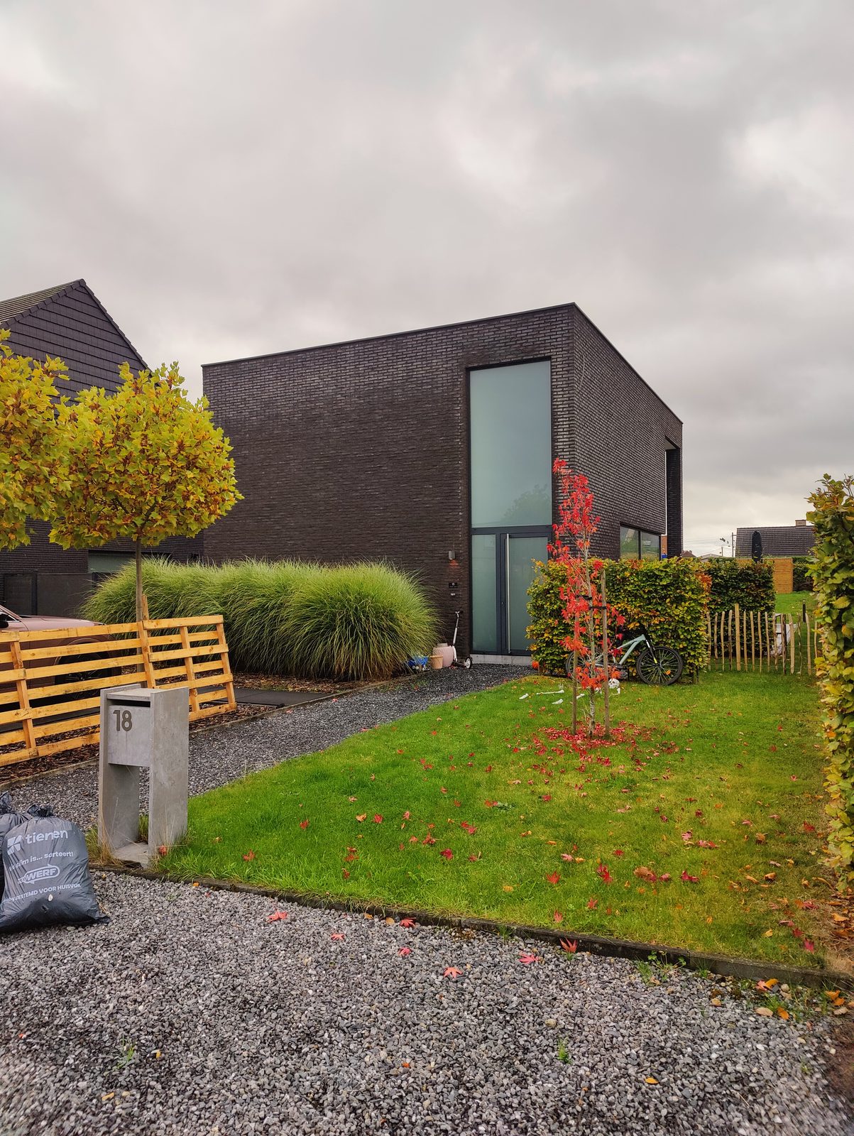 Woning M-J, Voor: Gebouw
